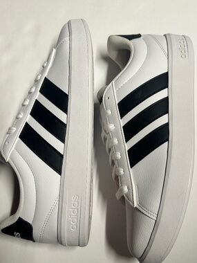 ADIDAS Grand Court 3.0 Size 9 (wide)